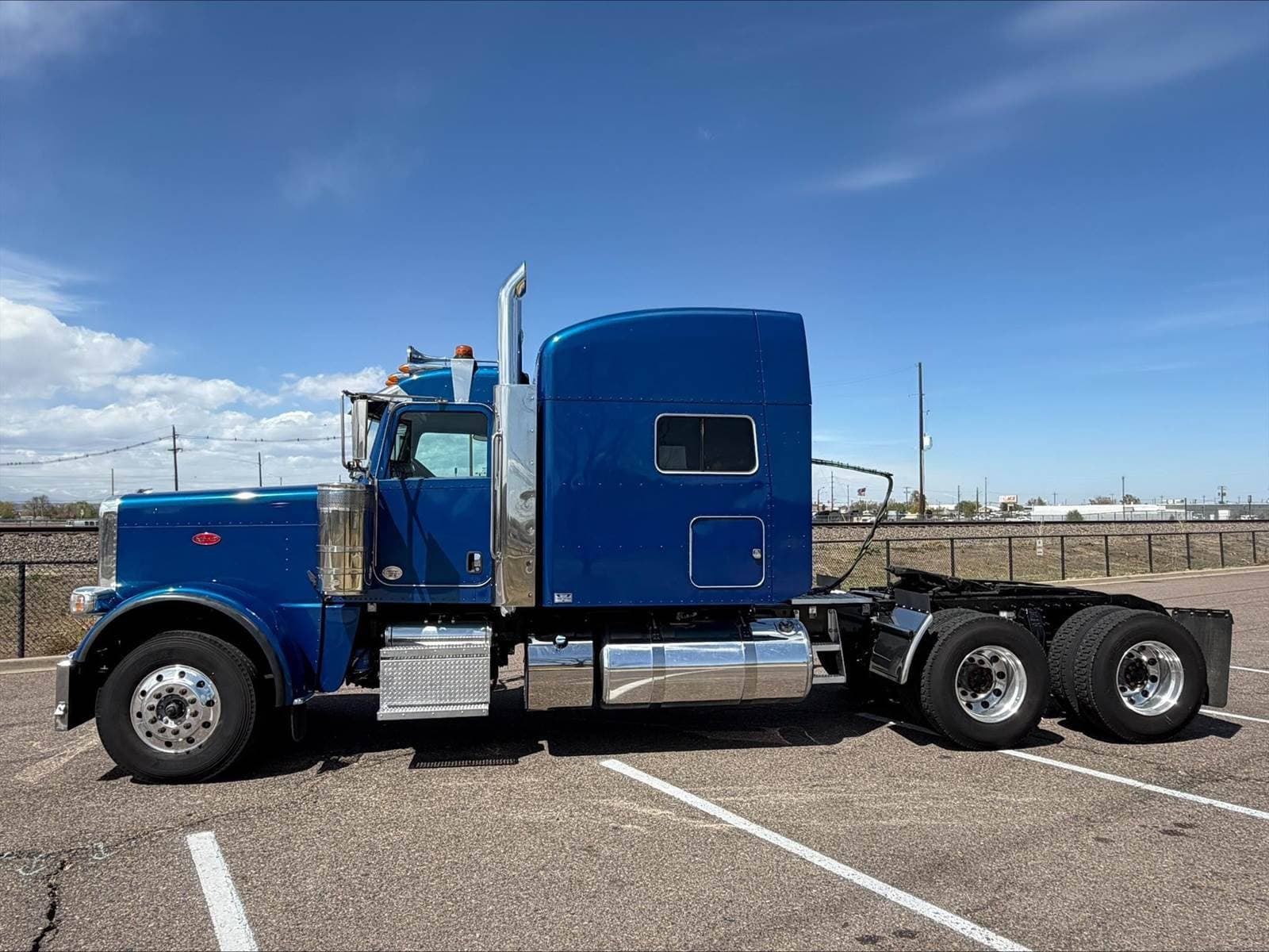 2022 Peterbilt 389 image 4