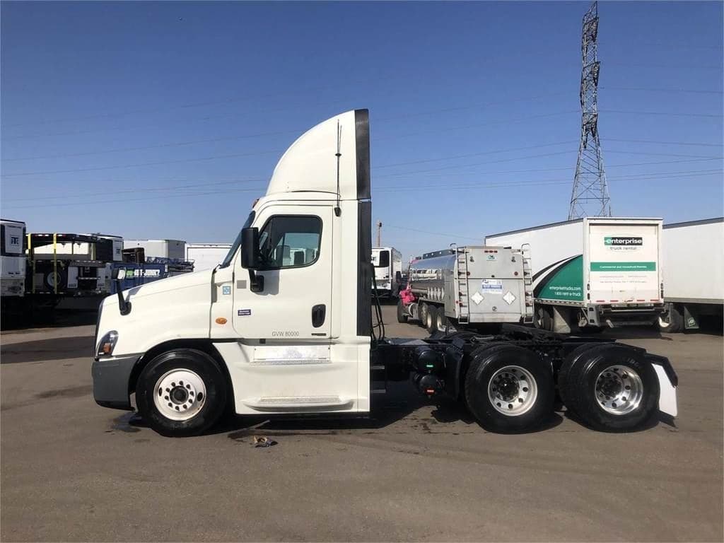 2018 Freightliner Cascadia image 2