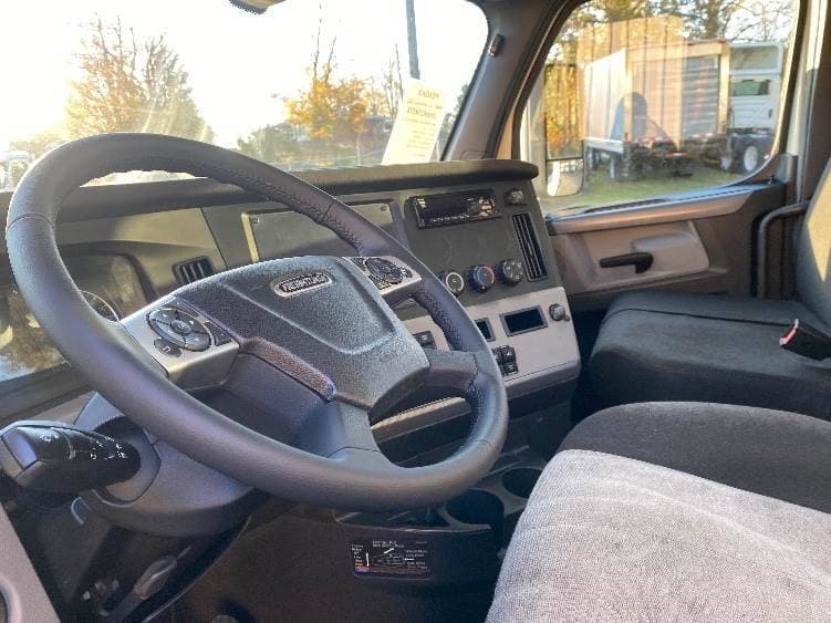 2019 Freightliner Cascadia 126 Day Cab Truck - 435HP, 12 Speed Automatic image 10