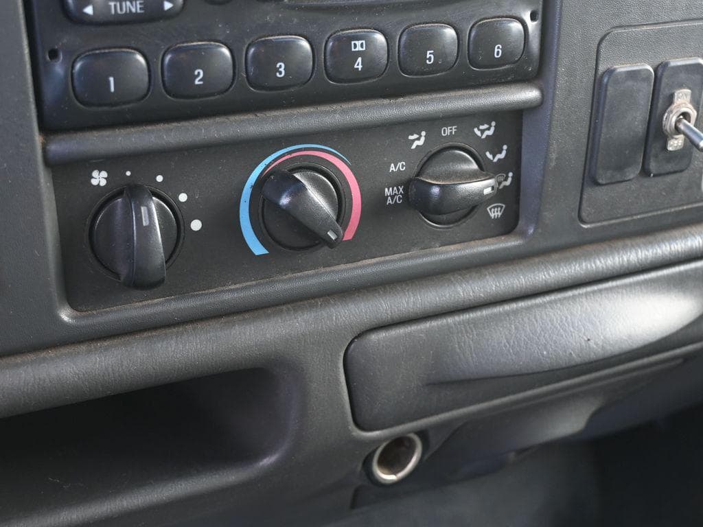 2004 Ford F-650SD XL DRW image 22