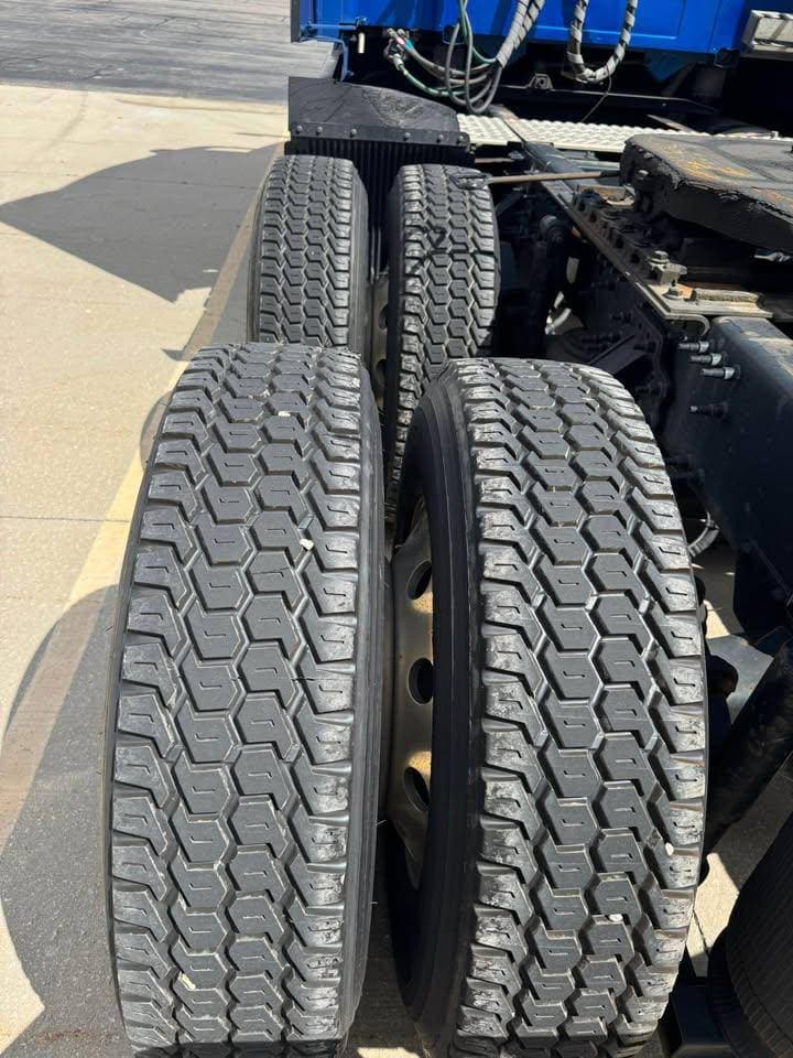 2021 Volvo VNL670 image 7