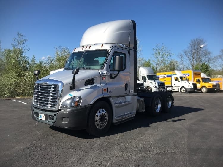 Used 2020 FREIGHTLINER Conventional - Day Cab, Tractor - CASCADIA 113 image 3