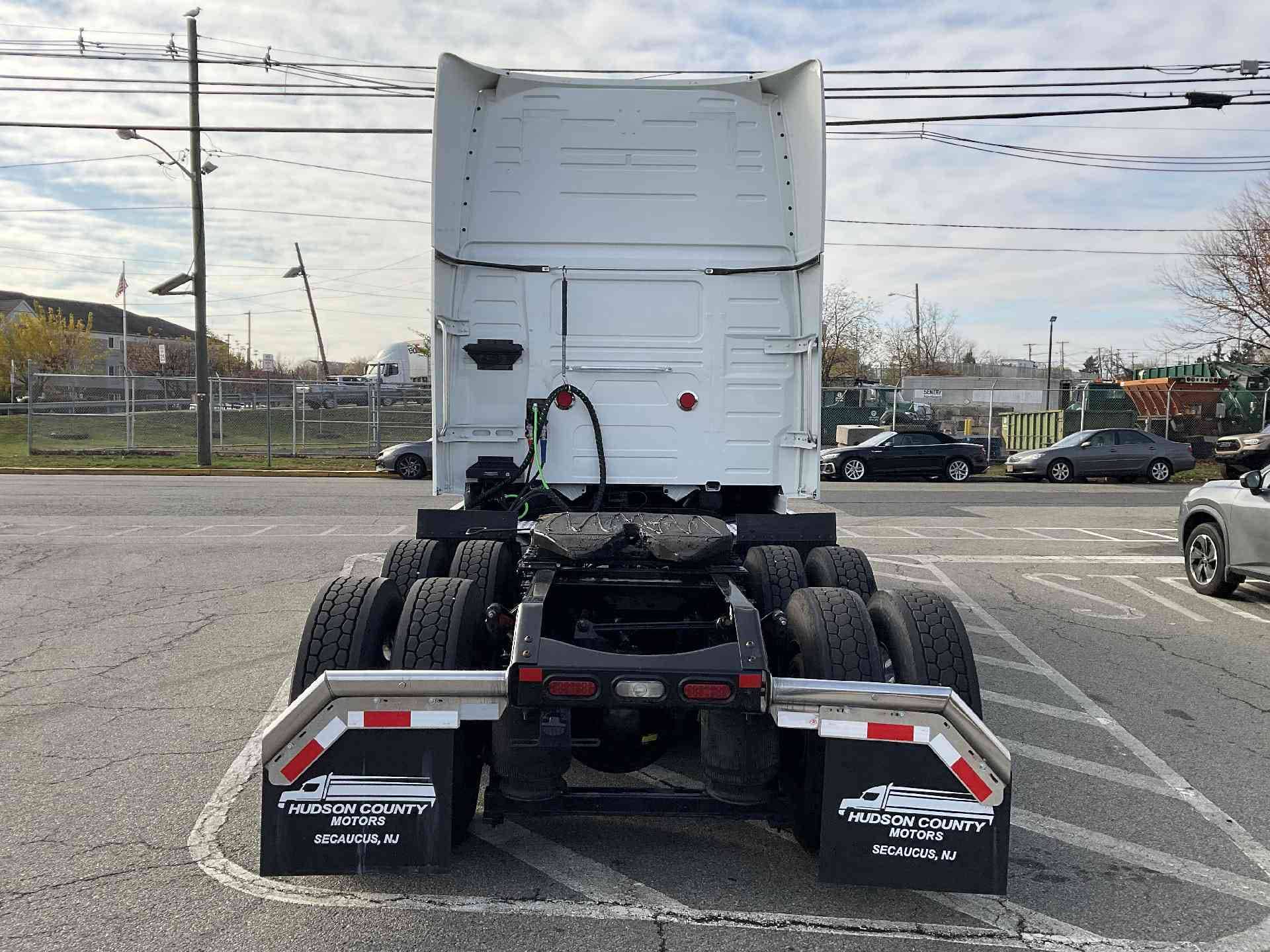 2023 Volvo VNL image 3