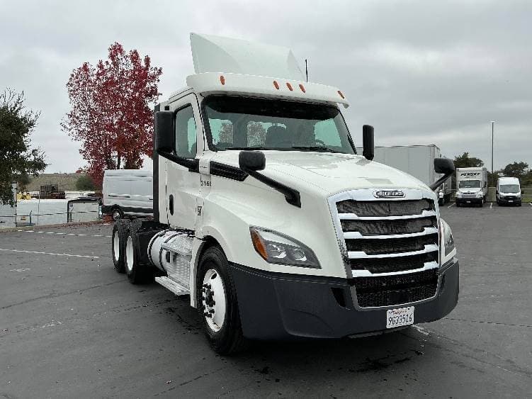 2018 Freightliner Cascadia image 1