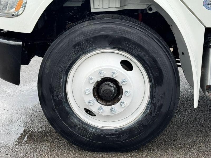 2019 Freightliner M2 106 image 31