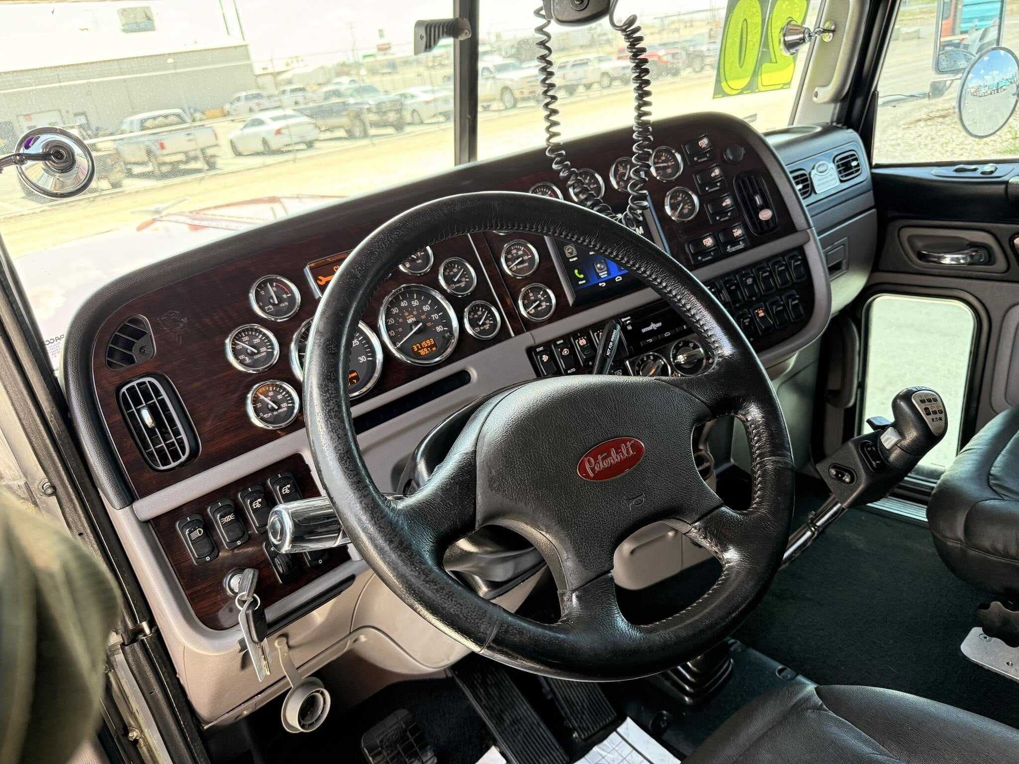 Used 2020 PETERBILT 389 Conventional - Sleeper Truck in Heyburn, ID image 33