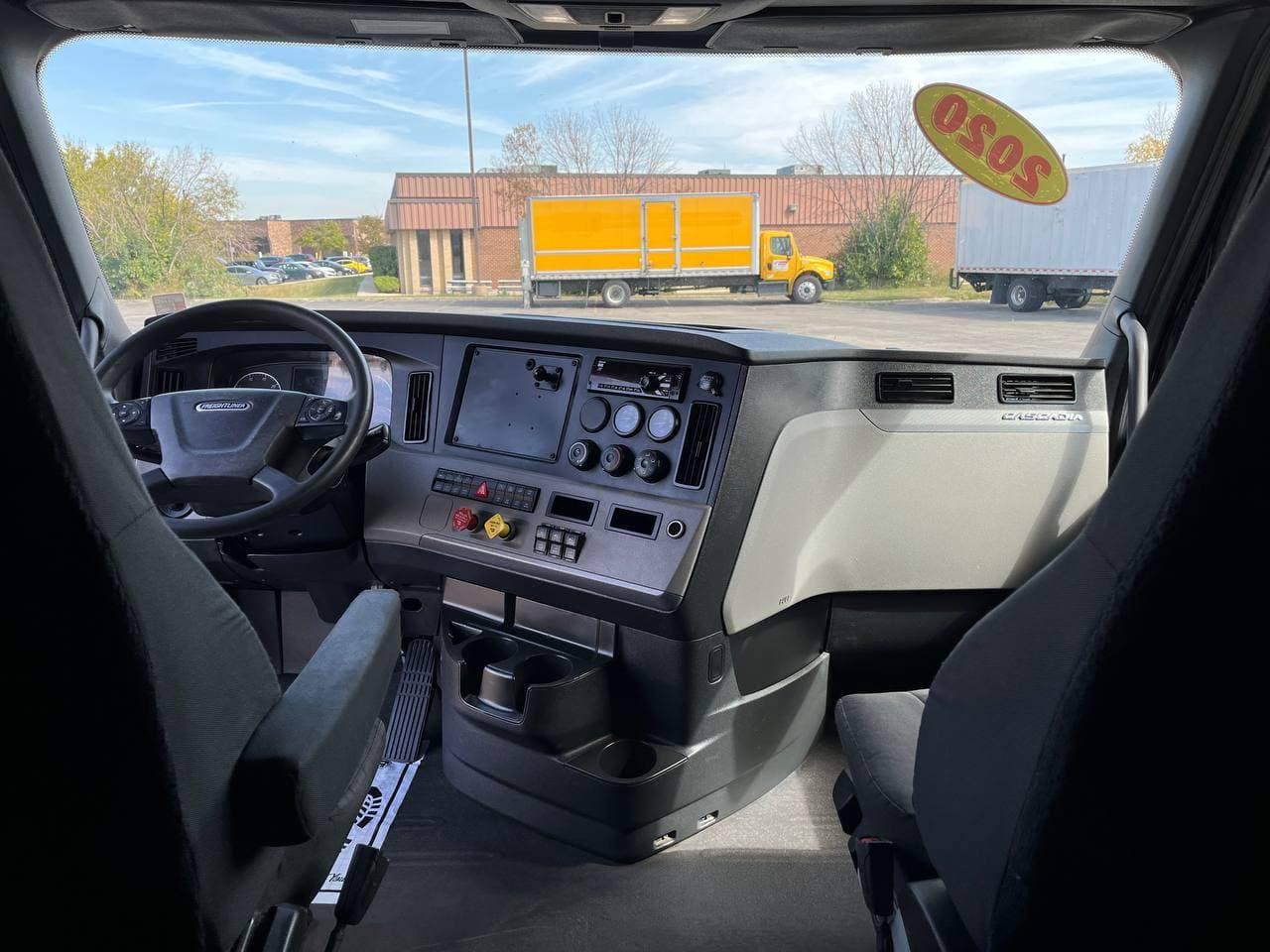 2020 Freightliner Cascadia 126 image 12
