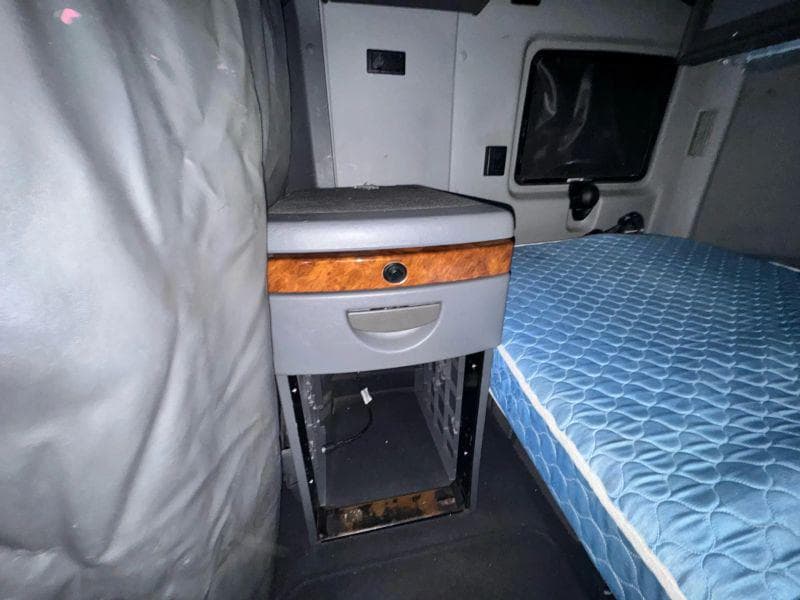 2019 International LT image 28