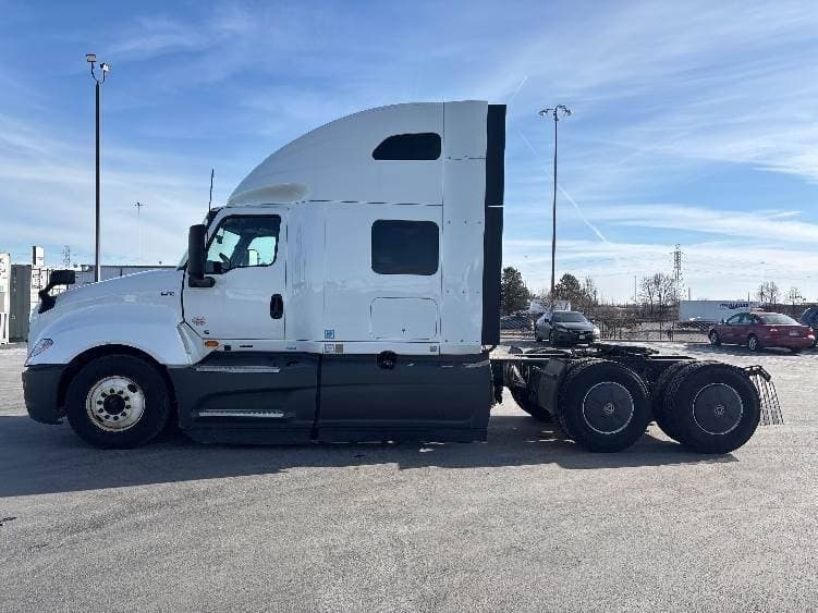 2023 International LT62F image 3