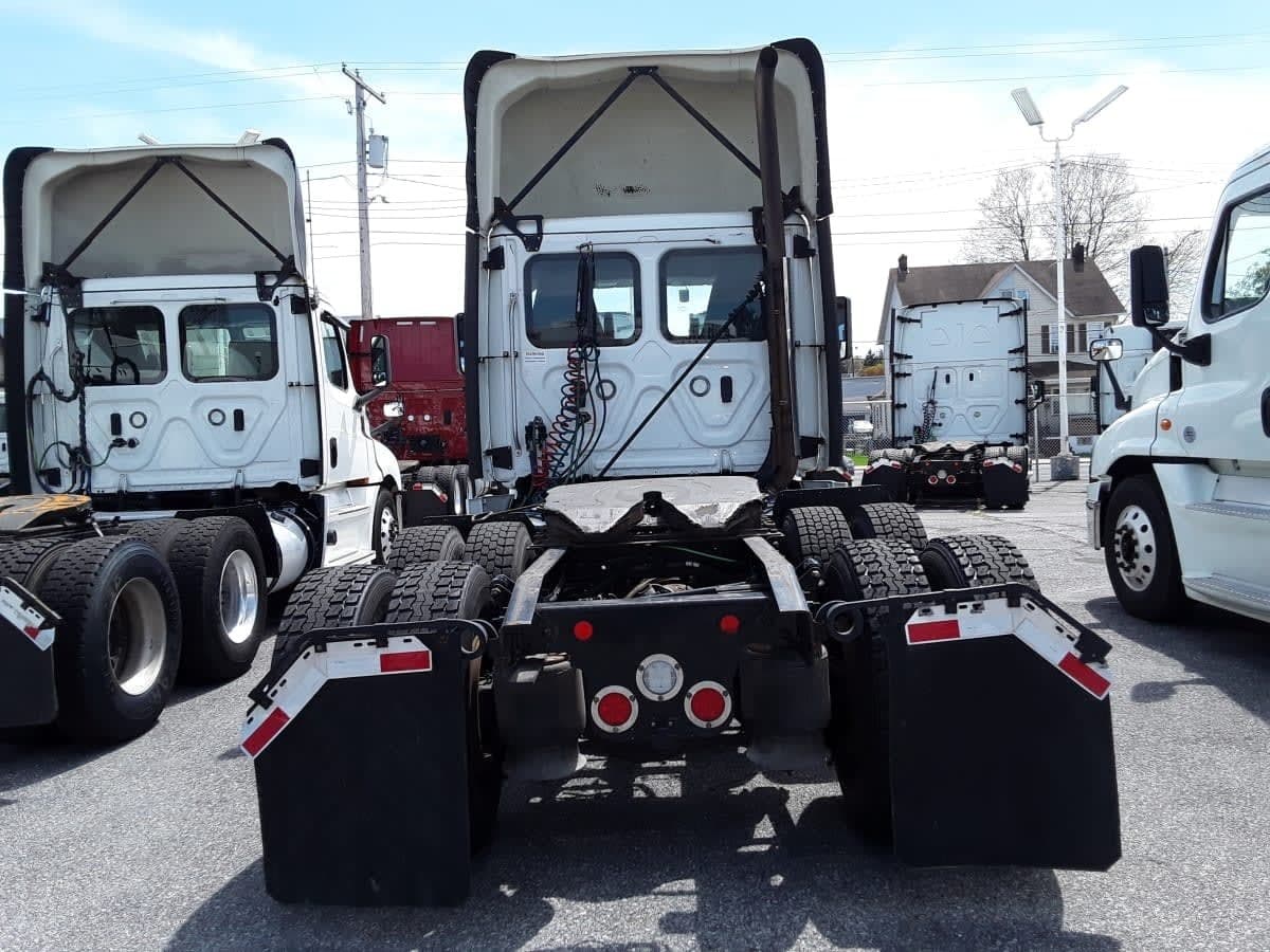 Used 2019 FREIGHTLINER Conventional - Day Cab - CASCADIA 125 For Sale image 7