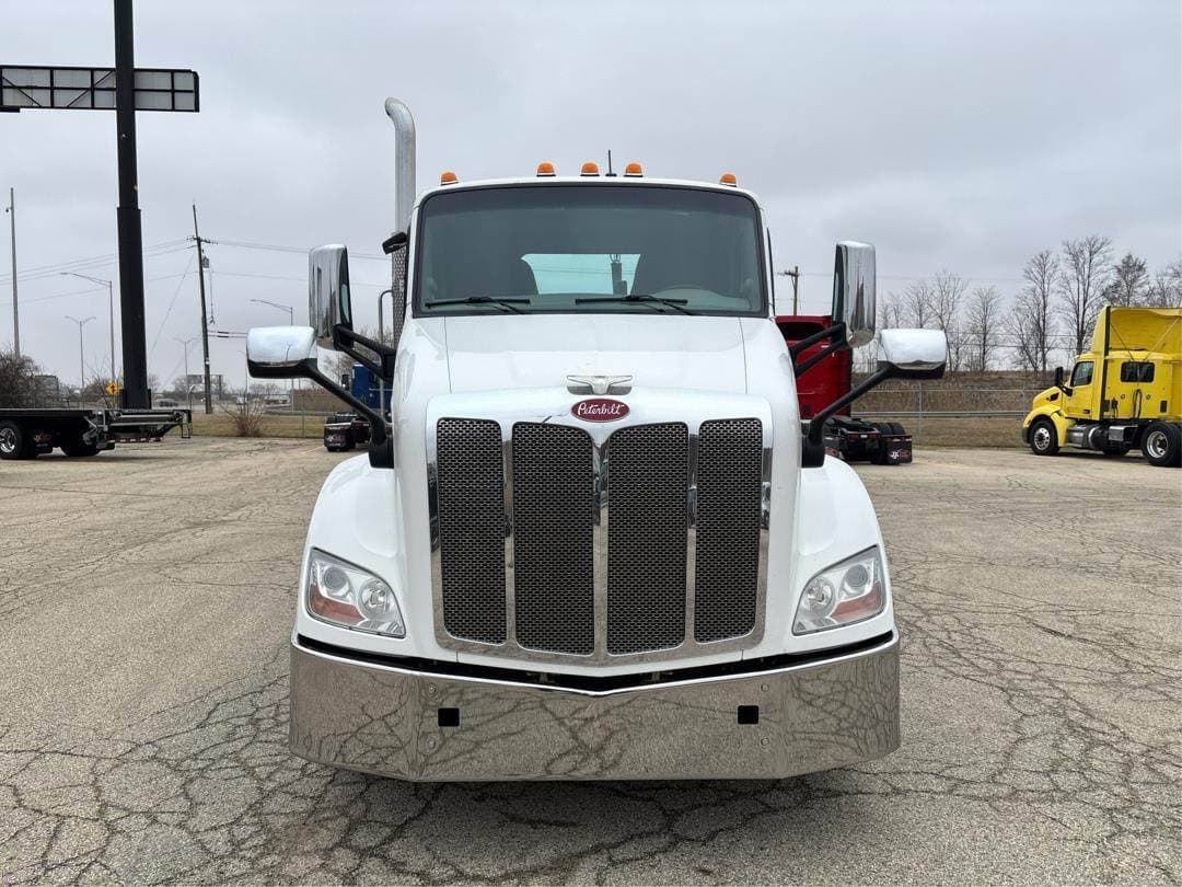 2020 Peterbilt 579 image 2