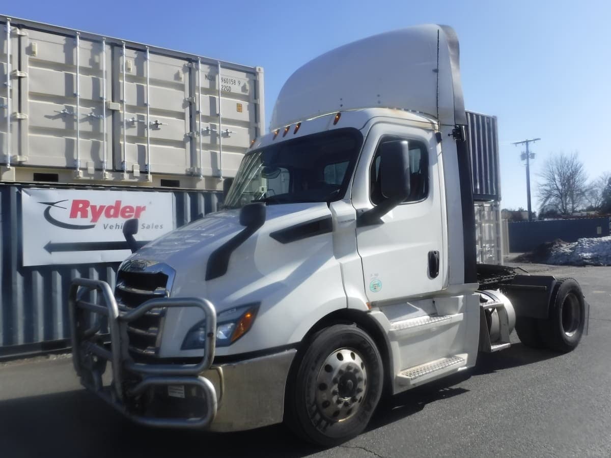 Used 2019 FREIGHTLINER Conventional - Day Cab - CASCADIA 116 For Sale image 2