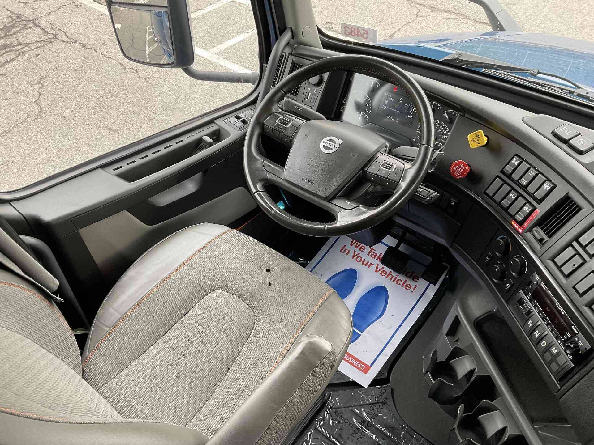 2022 Volvo VNL image 5