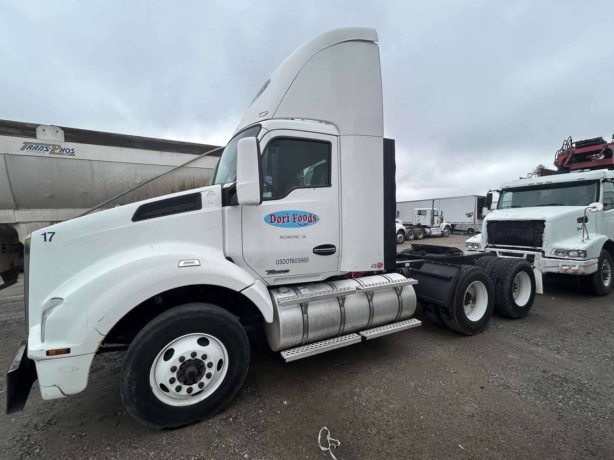 2016 Kenworth T880 image 2
