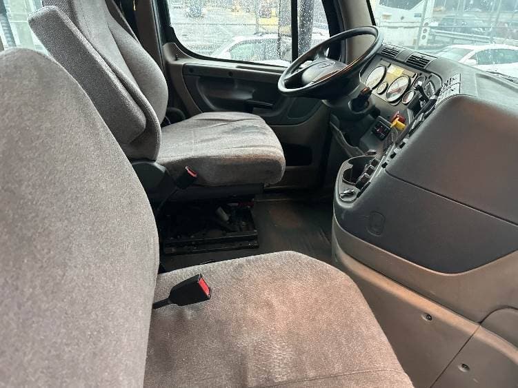 2018 Freightliner Cascadia image 3