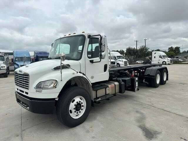 2018 Freightliner M2 image 1