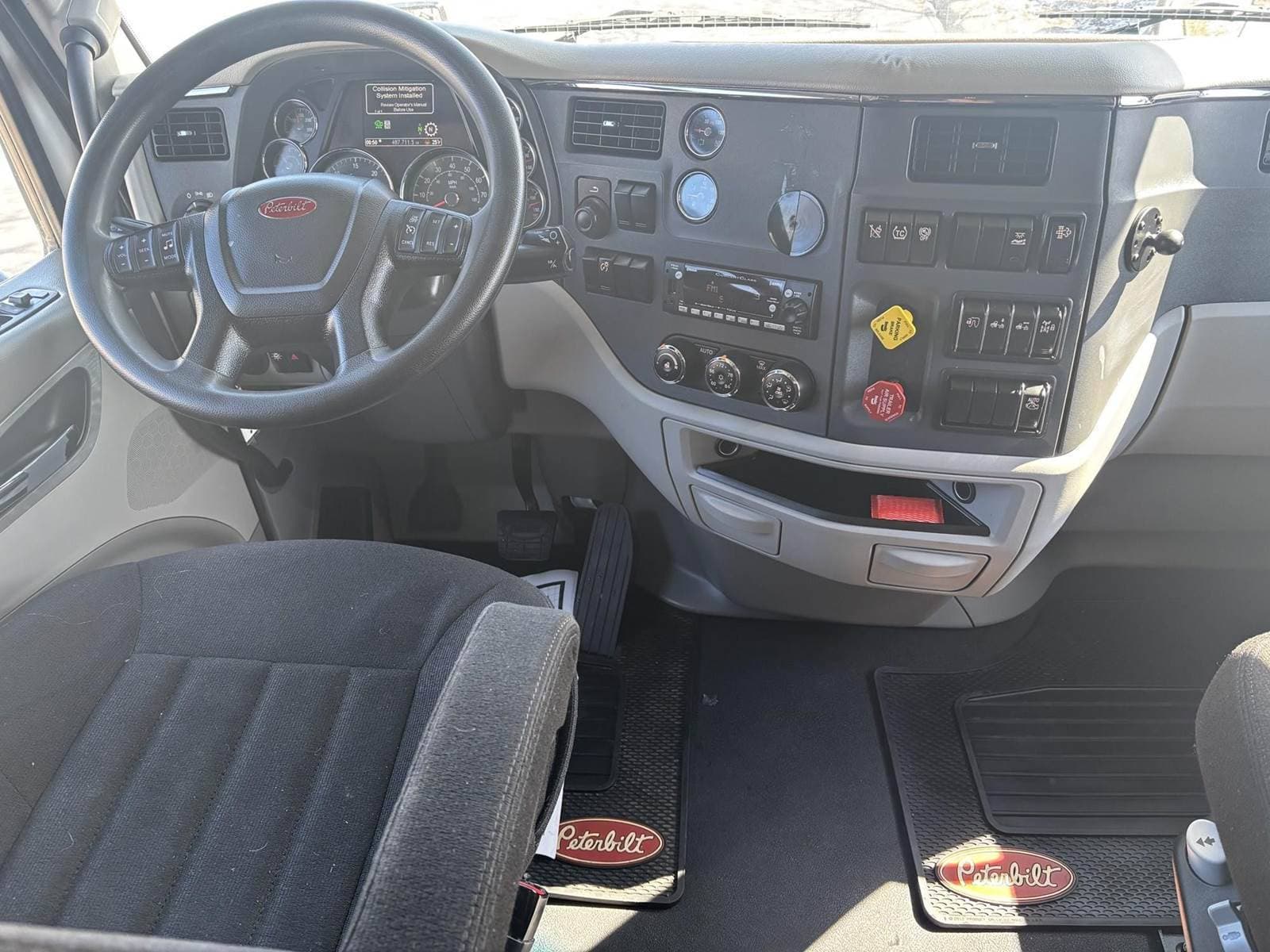 2021 Peterbilt 579 image 7