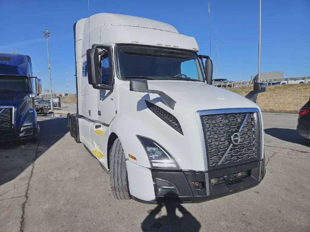 2022 Volvo VNL image 1