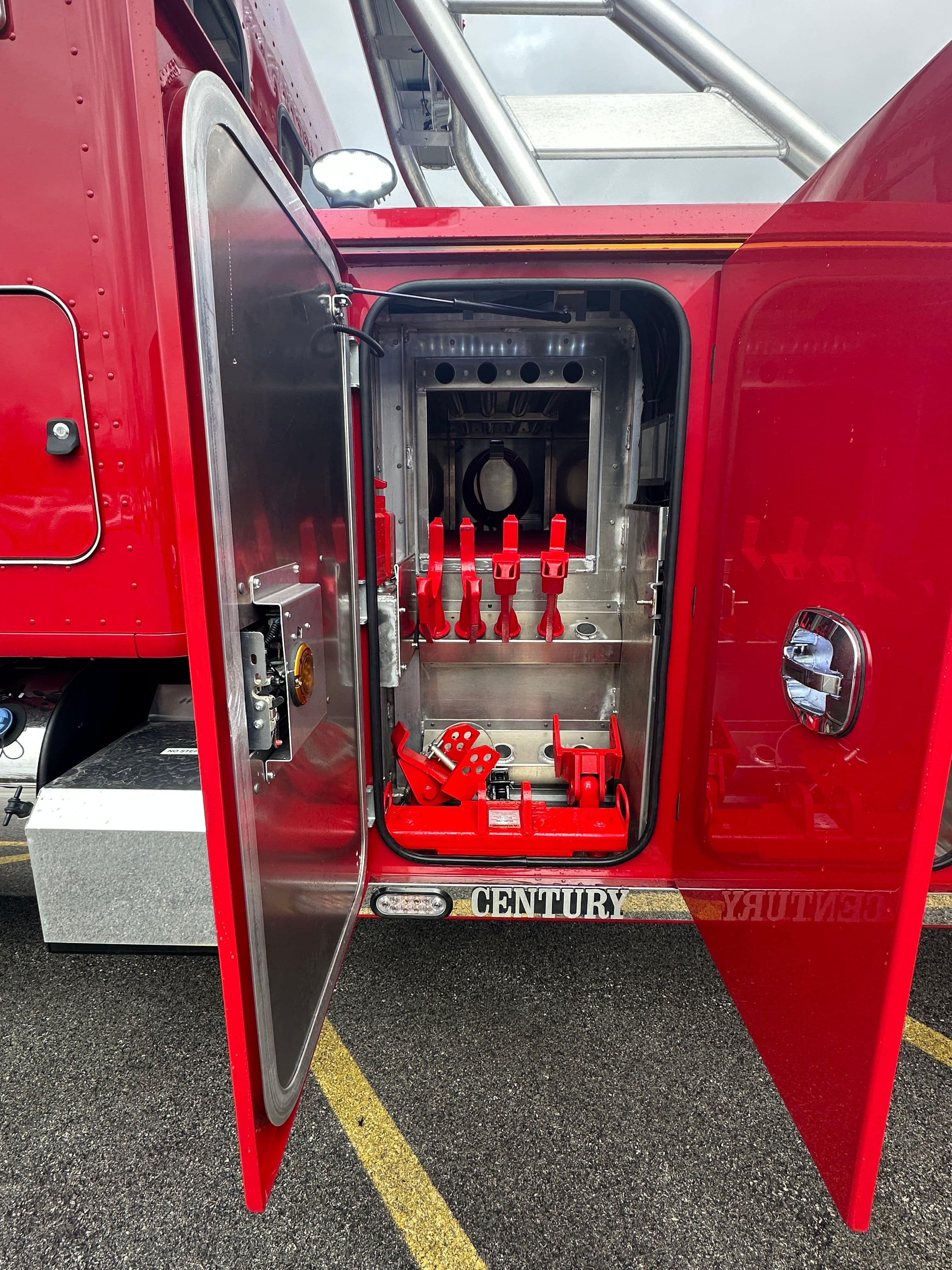 2025 Kenworth T880 with a Century 5130 image 16