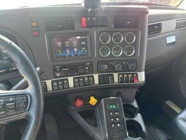 2023 Kenworth T880 image 10