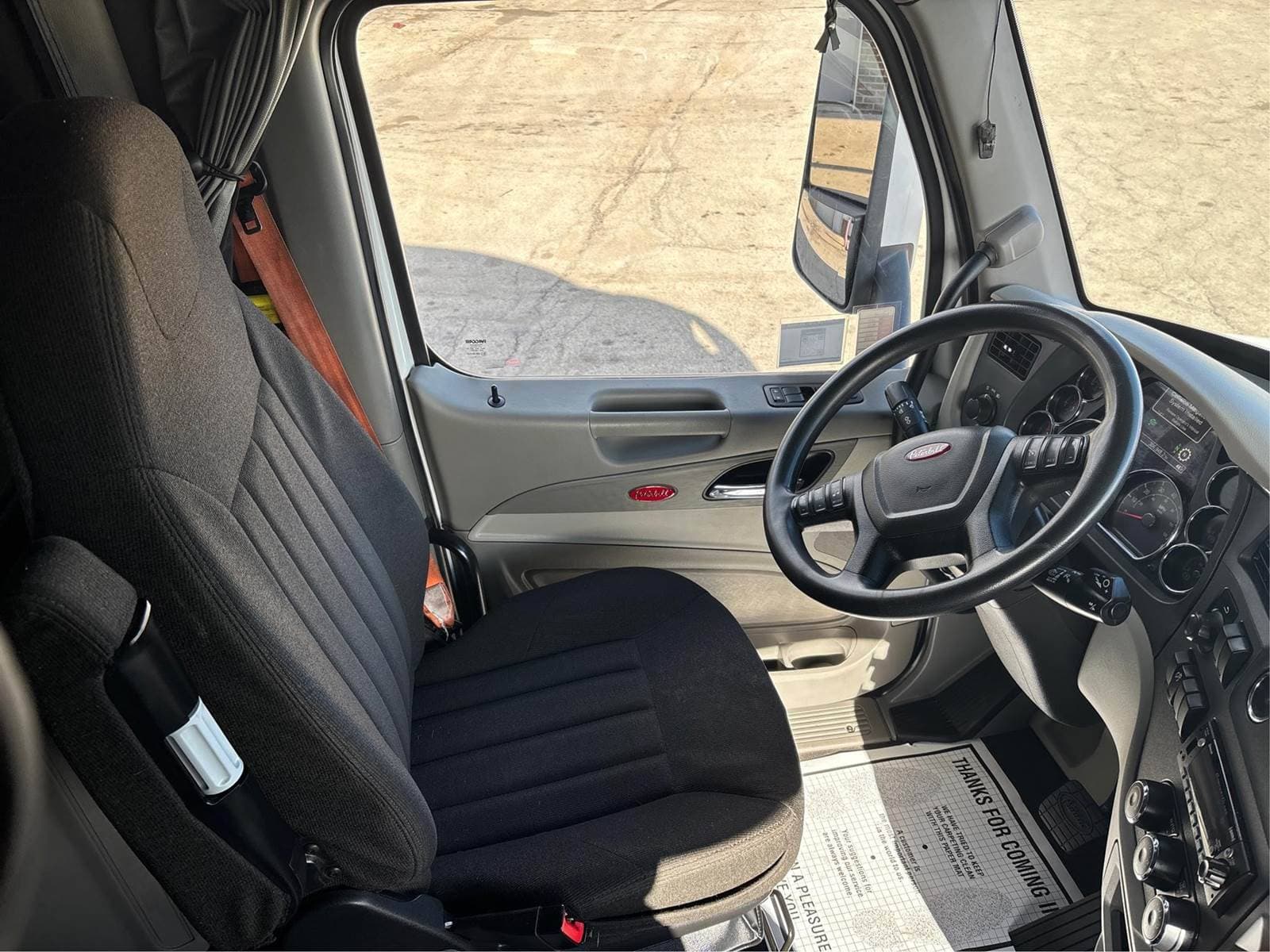 2021 Peterbilt 579 image 10