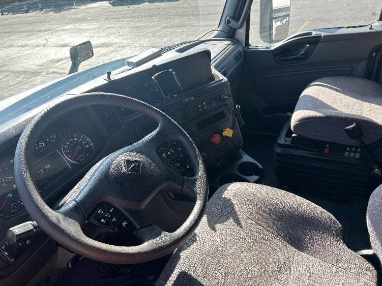 2023 International LT62F image 5