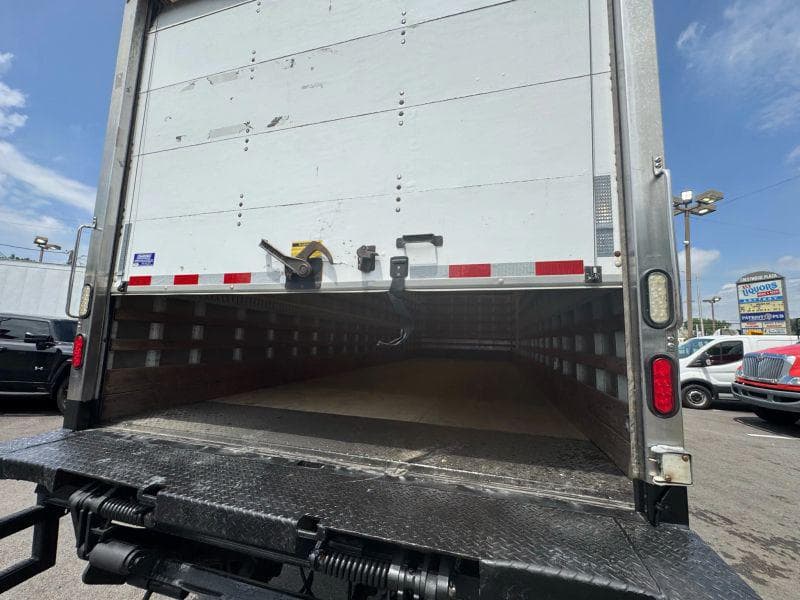 2017 International 4300 image 22