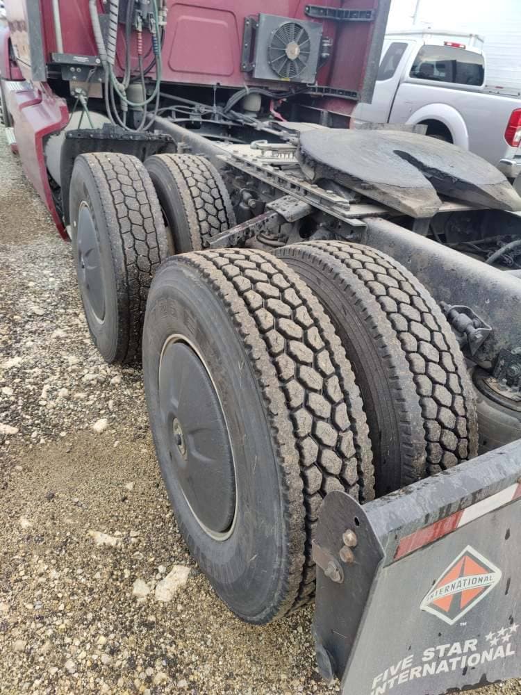 2019 International LT625 image 9