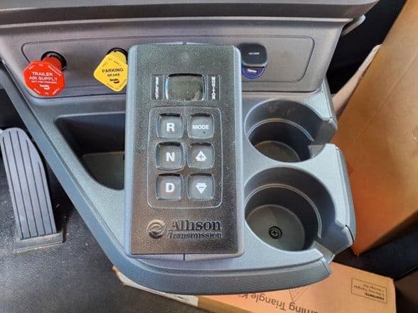 2025 Kenworth T880 image 19