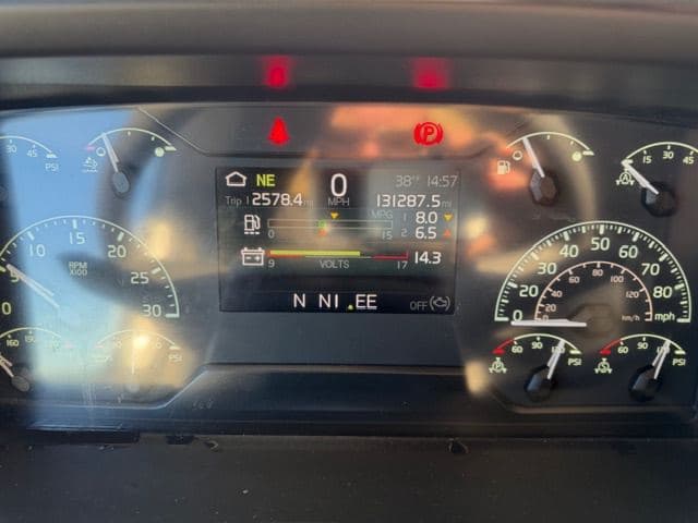 2024 Volvo VNL image 8