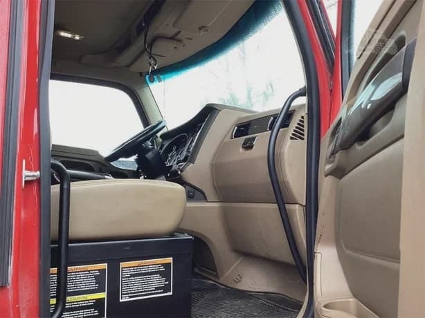 2017 Kenworth T880 image 7