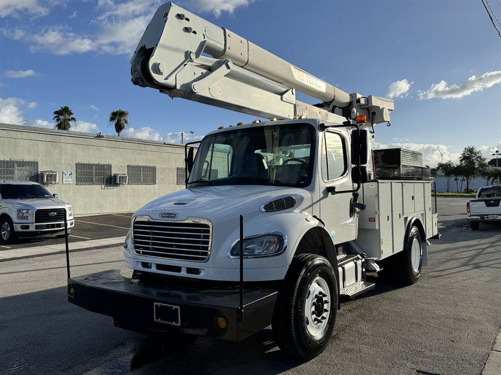 2015 Freightliner M2 106 image 3