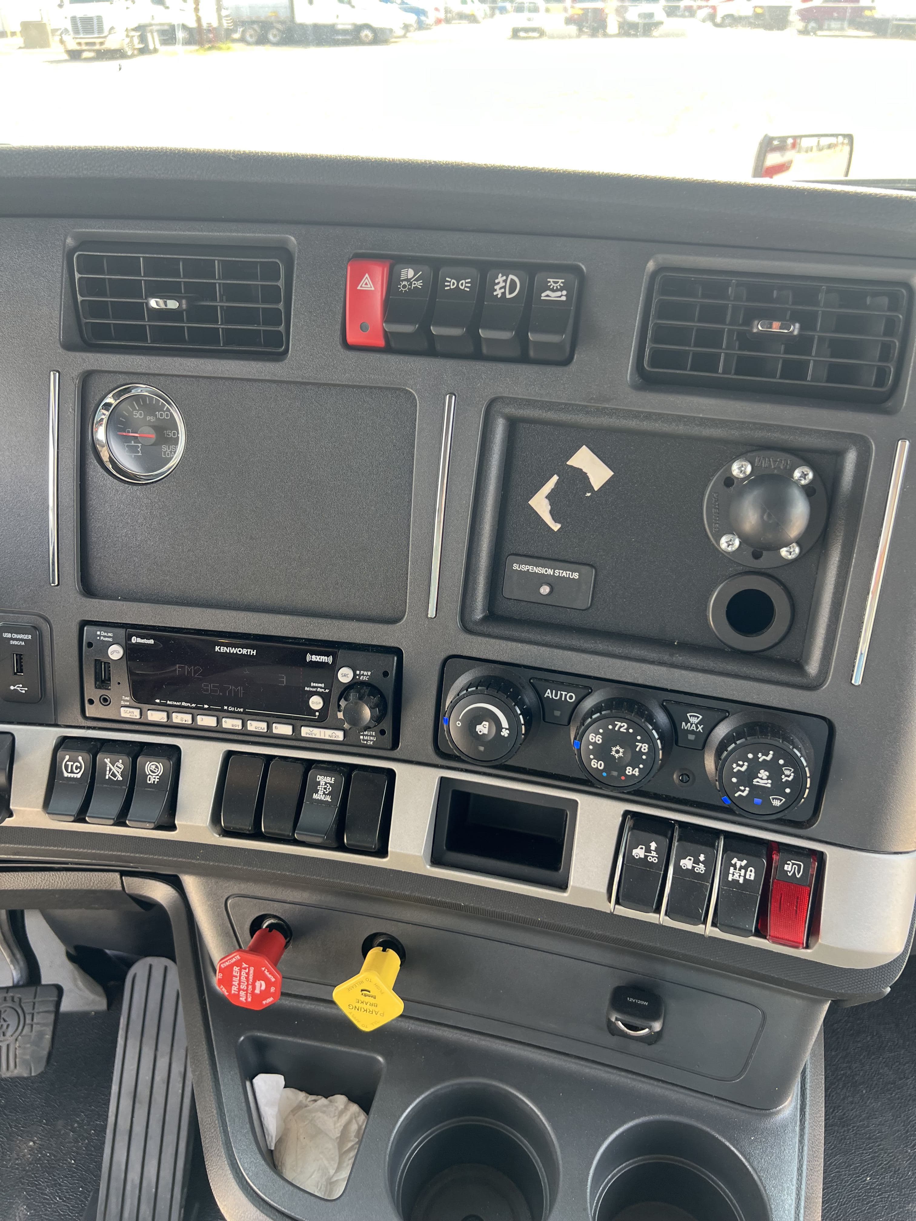 2023 Kenworth T680 image 11