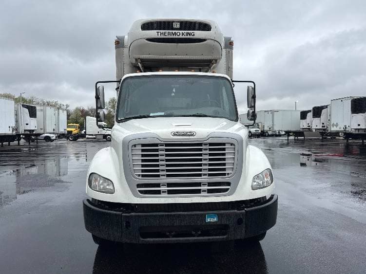 2021 Freightliner M2 image 2