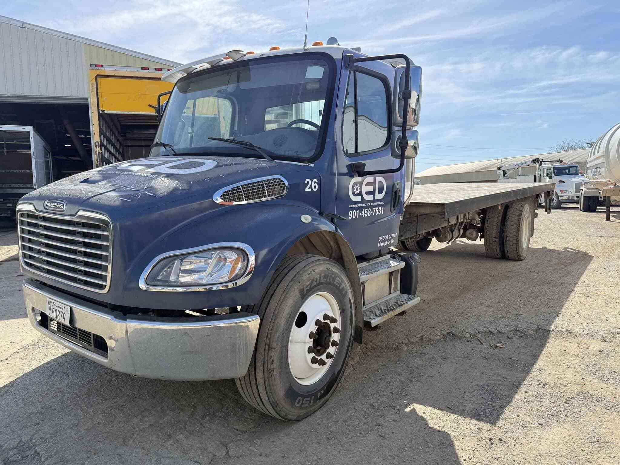 2017 Freightliner M2 image 1