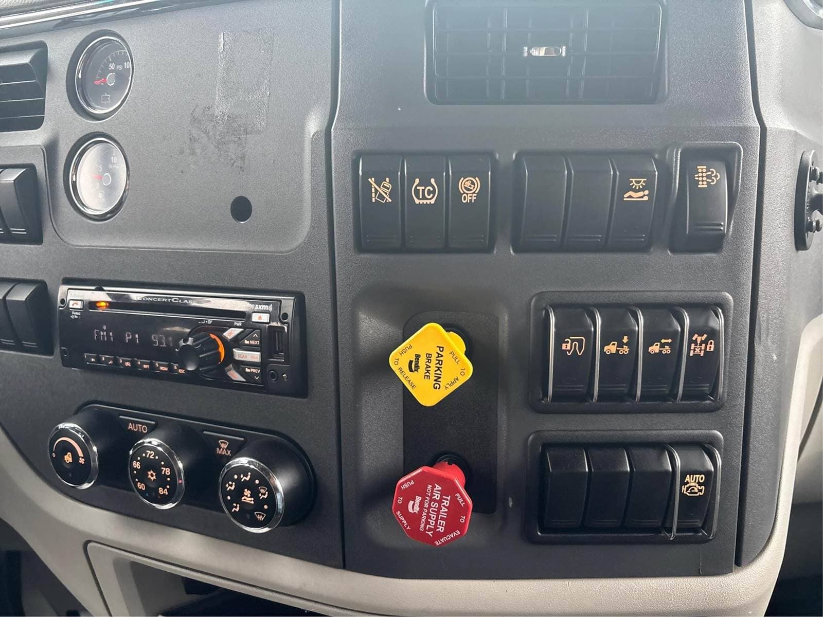 2021 Peterbilt 579 image 7