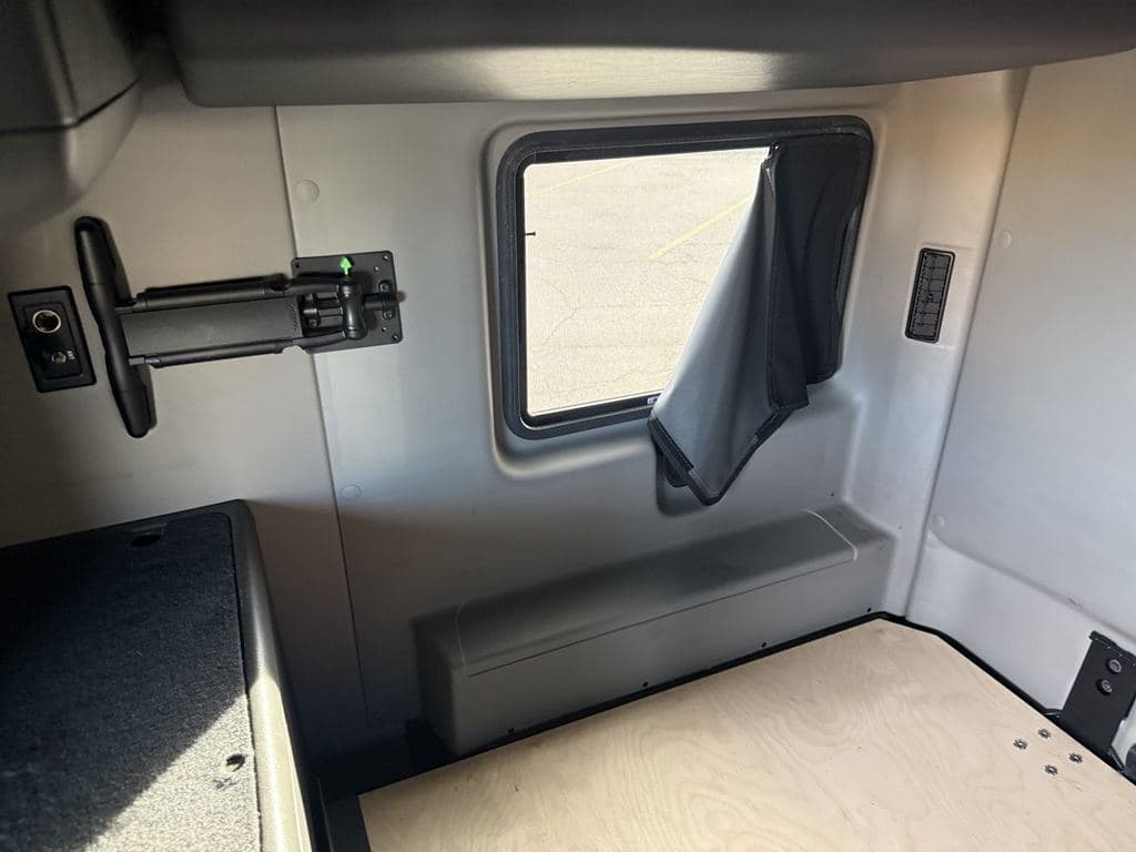 Used 2021 INTERNATIONAL LT625 image 9