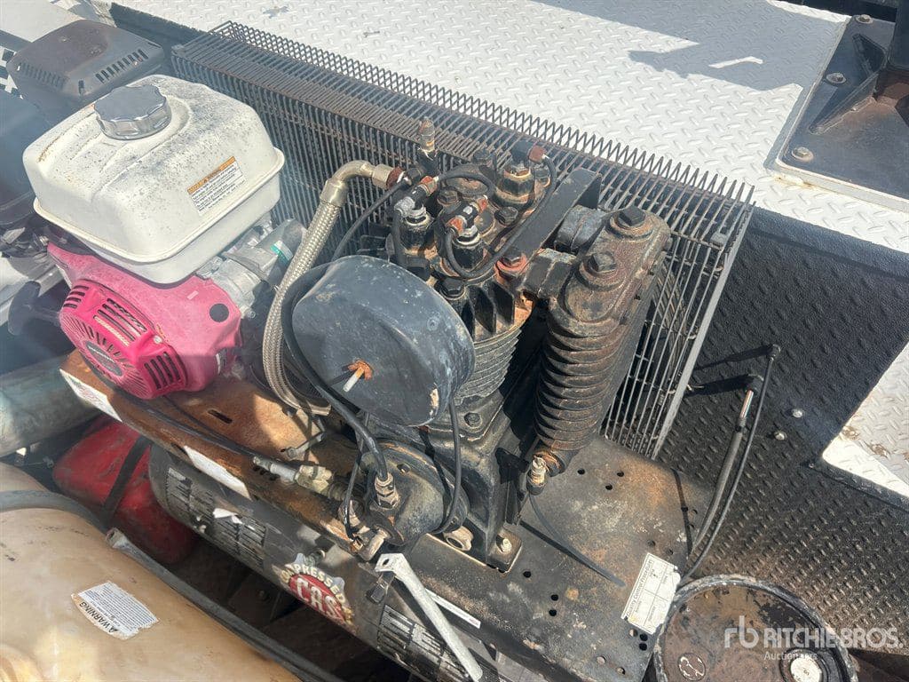 2018 Ford F550sd image 9