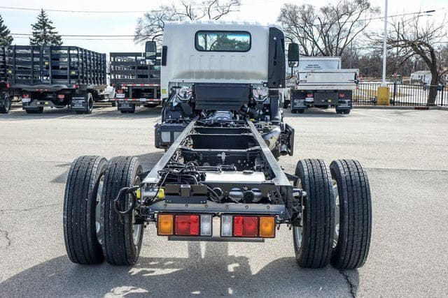 2025 Chevrolet 5500 XD LCF Diesel Base image 4