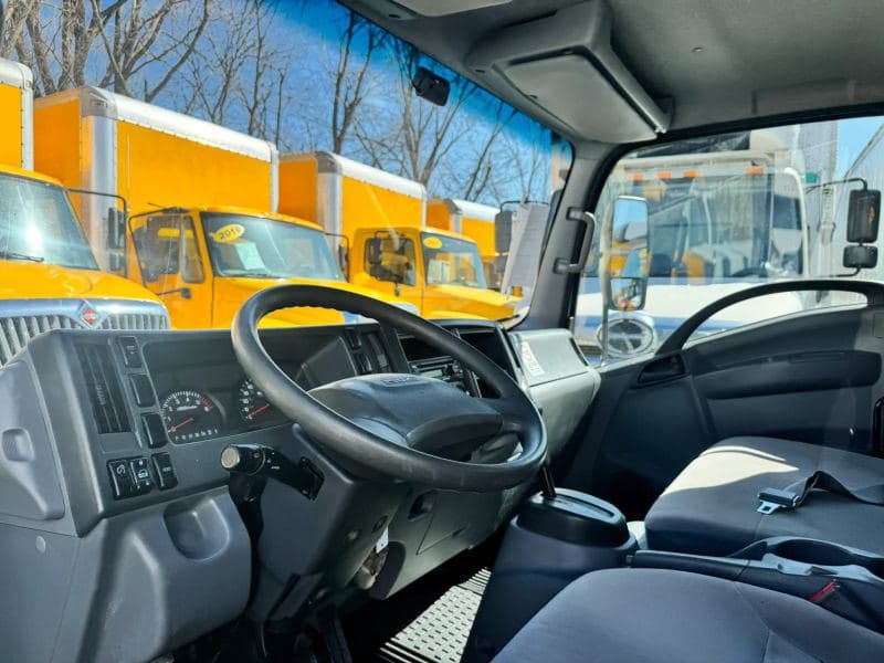 2019 Isuzu NPR image 13