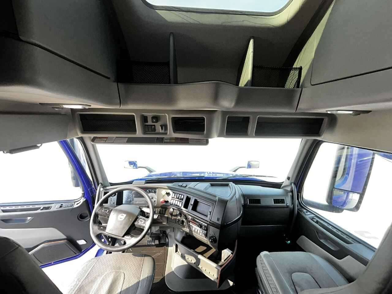 2022 Volvo VNL image 7