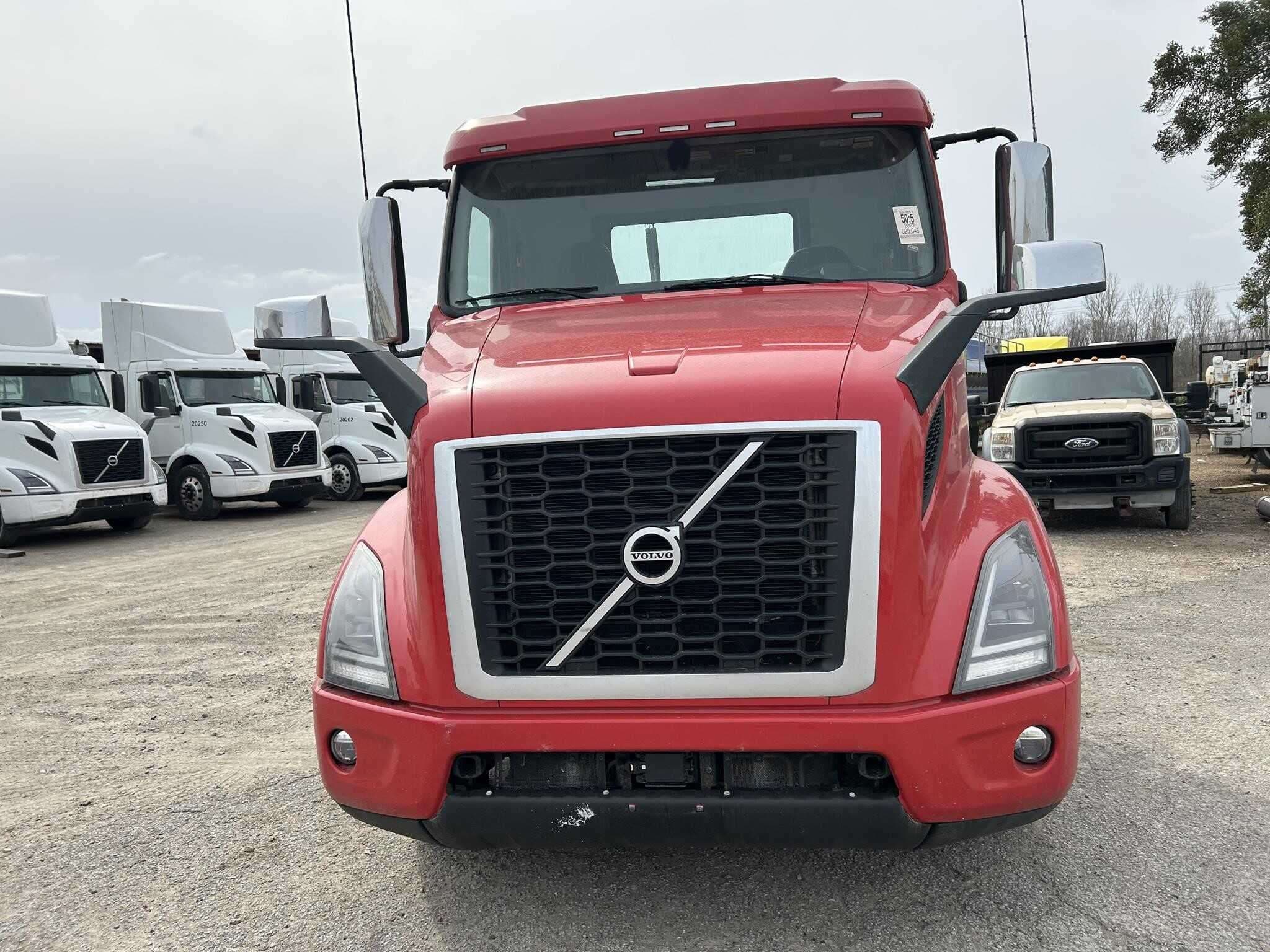 2022 Volvo VNR image 4