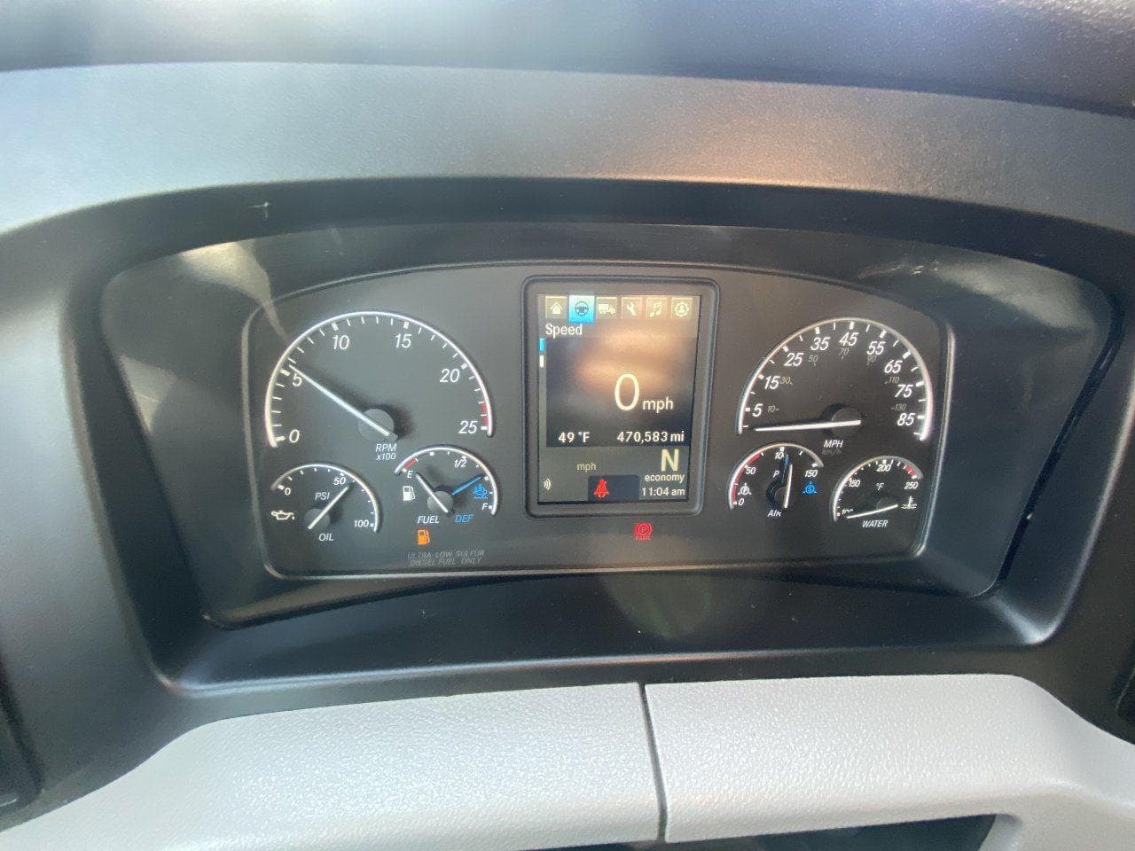 2021 FREIGHTLINER Cascadia CA126 * Tandem Axle Sleeper image 10