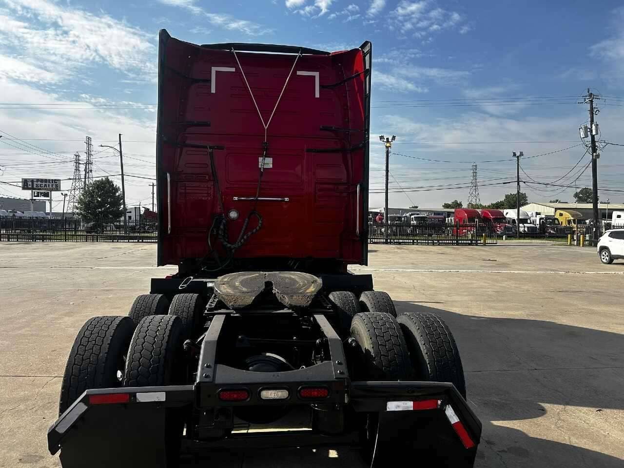 2022 Volvo VNL image 4