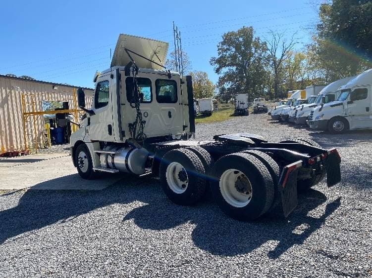 2019 Freightliner Cascadia 126 Day Cab Truck - 435HP, 12 Speed Automatic image 5