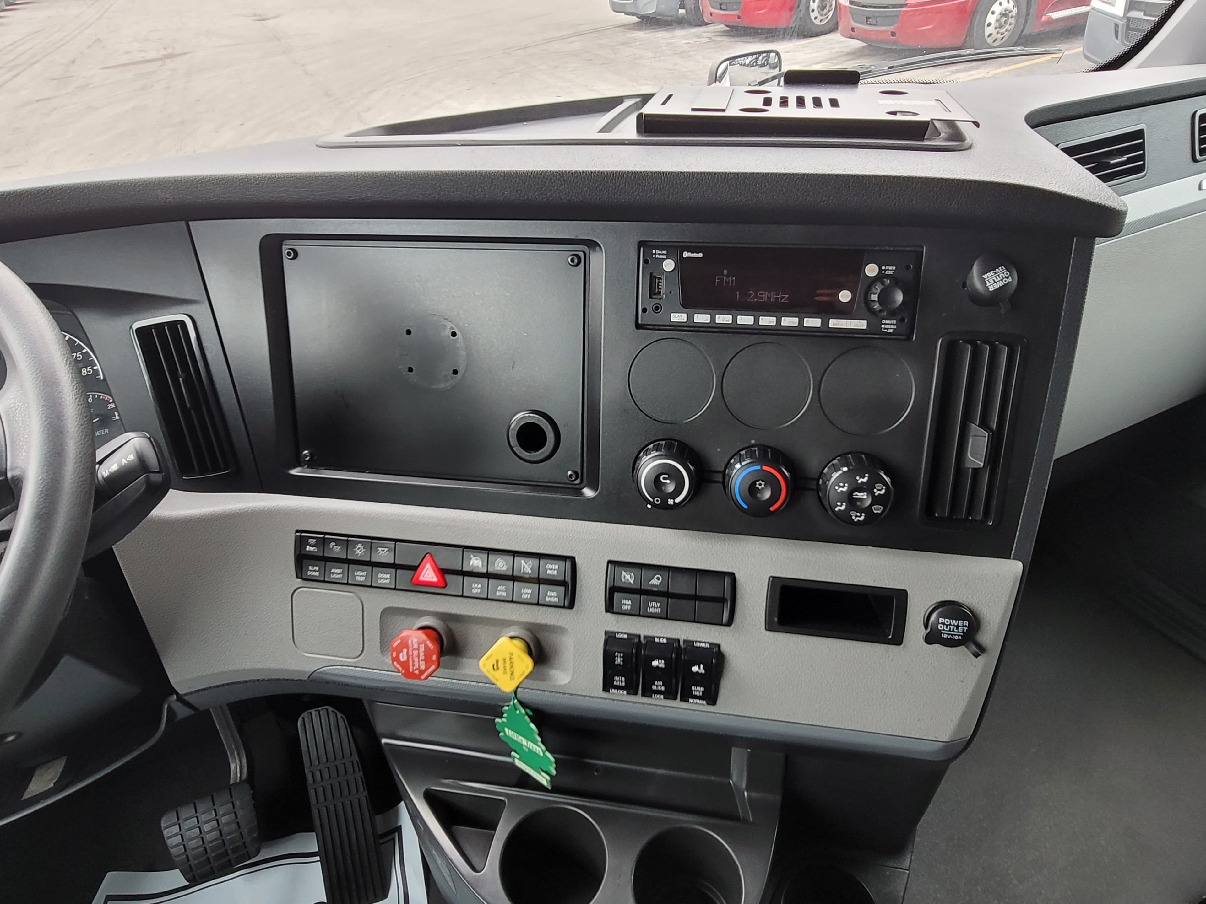 2022 Freightliner Cascadia 126 image 11