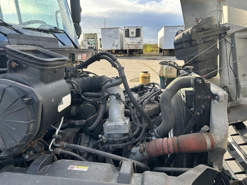 2020 Hino 338 image 13