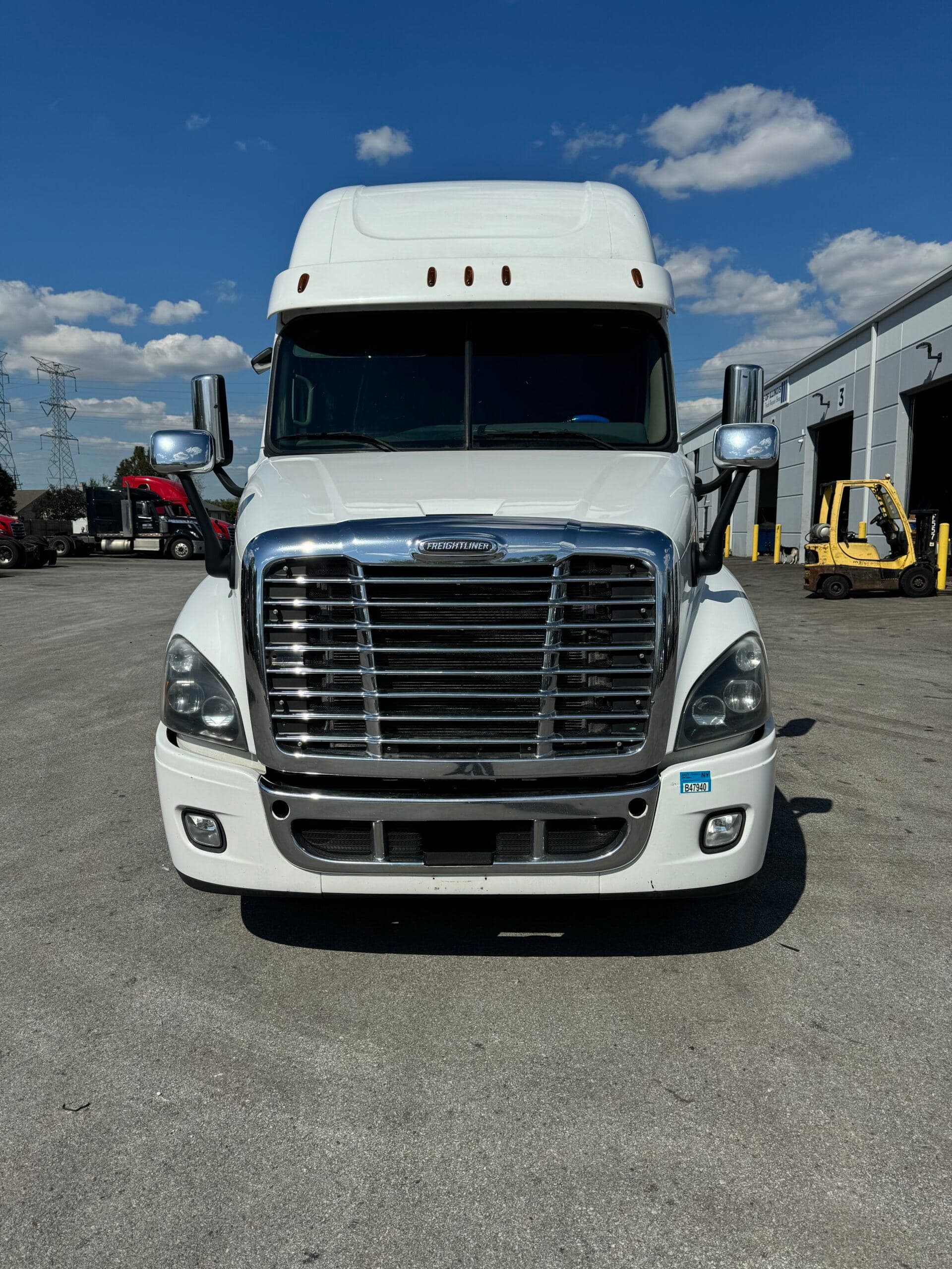 2016 Freightliner Cascadia 125 image 2