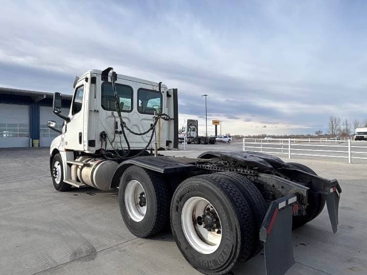 2018 Freightliner Cascadia image 10