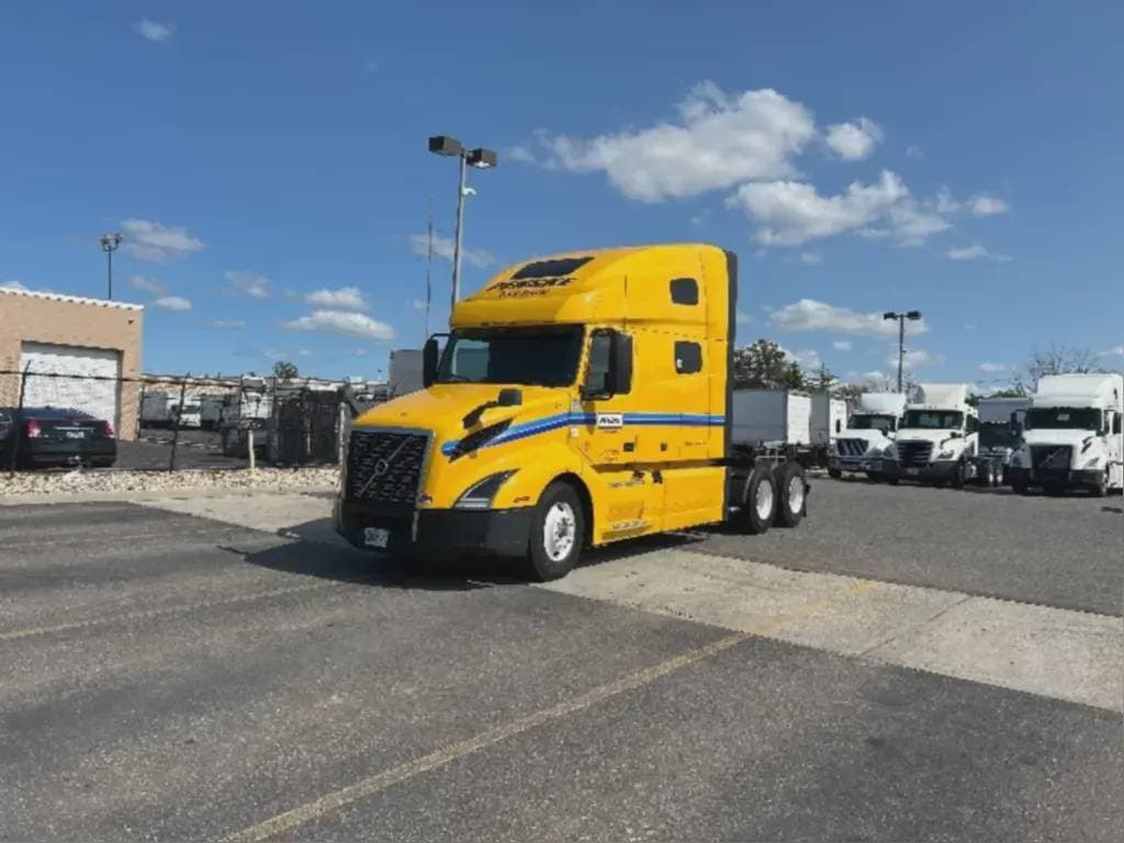 2022 Volvo VNL image 3